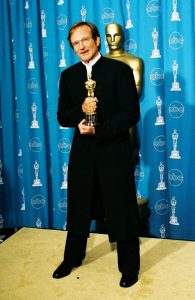 رابین ویلیامز پیشتر برای فیلم ویل هانتینگ خوب برنده اسکار شد. او به جای لباس مرسوم در اسکار، کت و شلوار معروف به جادپور پوشید.